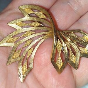 Monet Gold Swirl Design Brooch
